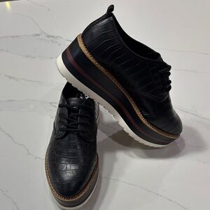 Gianni Bini Black Croc-Embossed Platform Oxfords